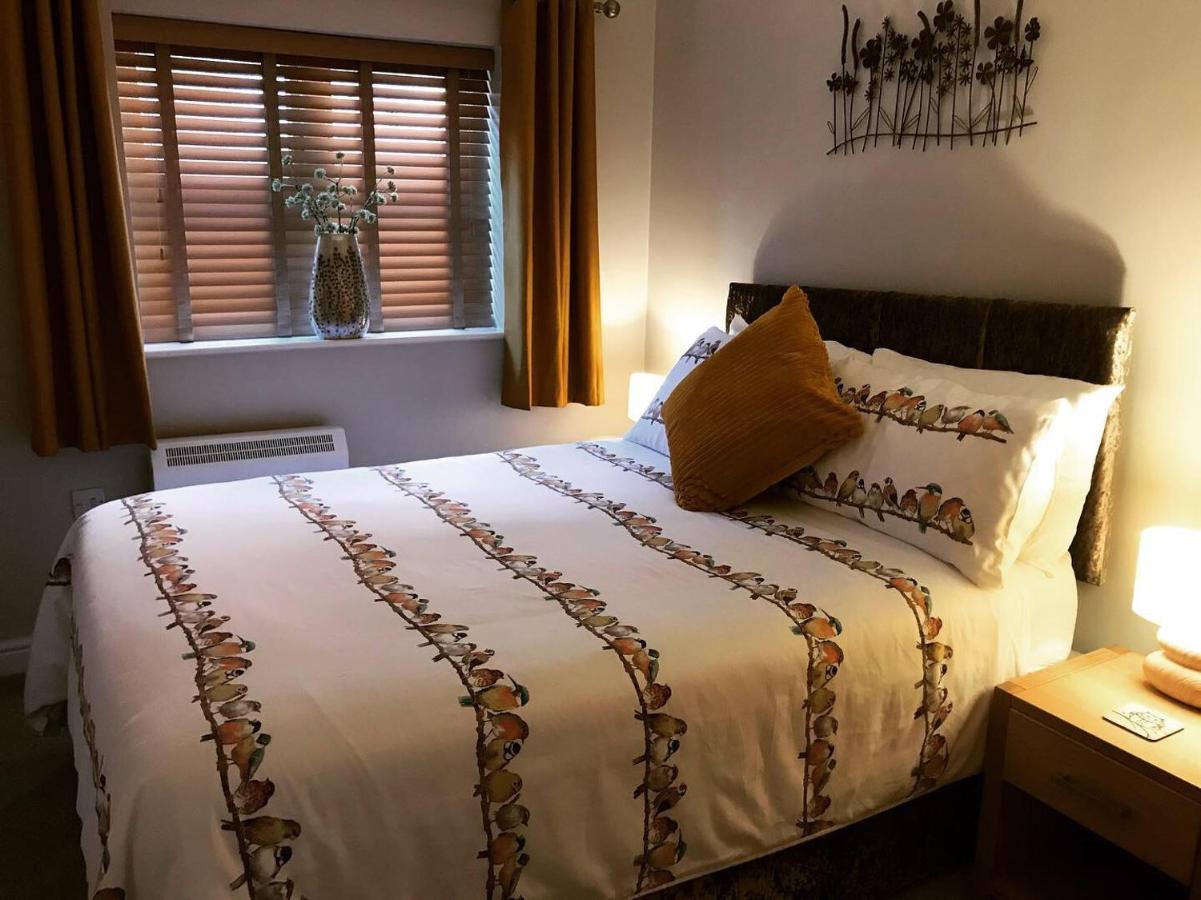 Clarabel'S Guest House- The Nook Wombourn 외부 사진