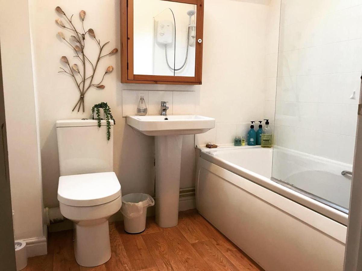 Clarabel'S Guest House- The Nook Wombourn 외부 사진
