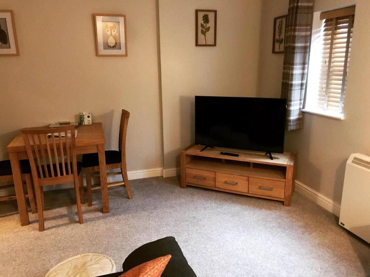 Clarabel'S Guest House- The Nook Wombourn 외부 사진