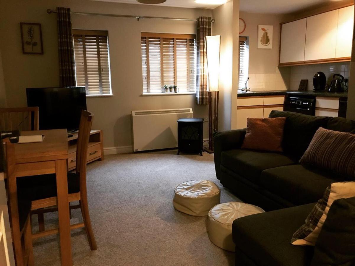 Clarabel'S Guest House- The Nook Wombourn 외부 사진
